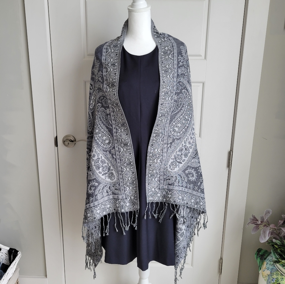 Westloop Large Scarf/Shawl. Black/gray/white paisley pattern. Like new!